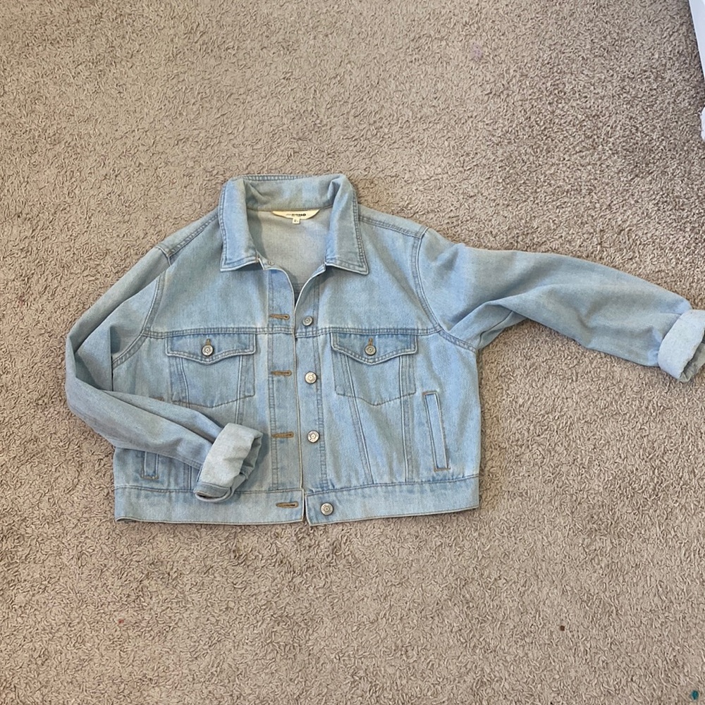 Cropped light wash denim jacket